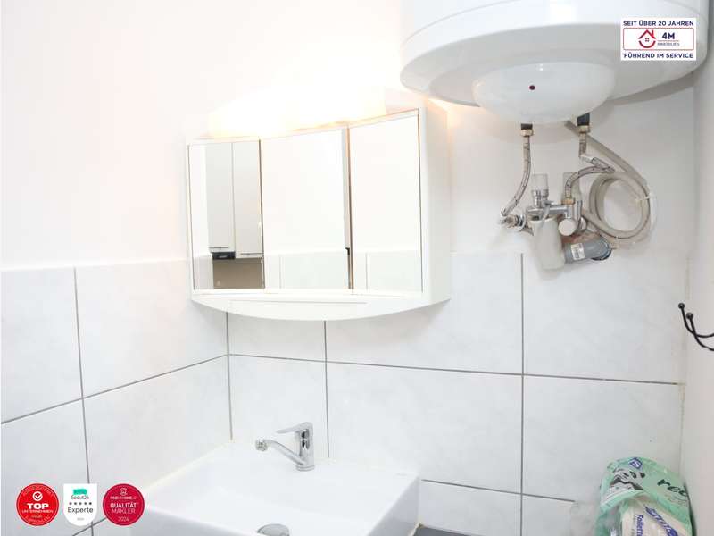 Eigentumswohnung Wien: Zwischenraum mit Waschbecken Zwischenraum mit Waschbecken