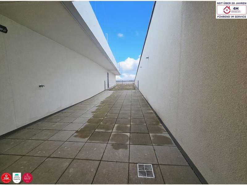 Gemeinschaftsterrasse neben dem Fitnesscenter