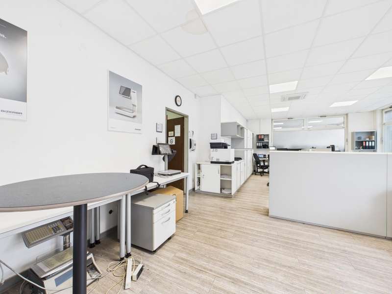 Büro Linz: CAM04191G0-PR0062-STILL003 CAM04191G0-PR0062-STILL003