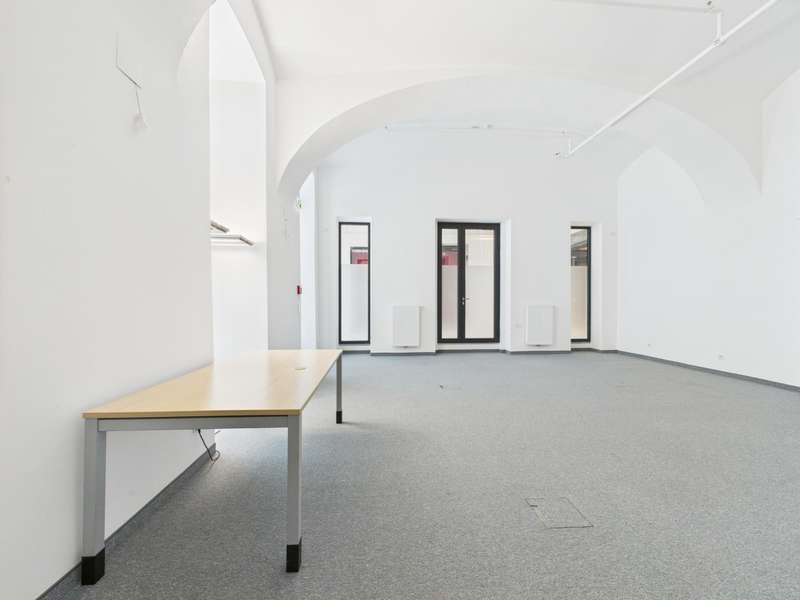 Büro Linz: CAM04191G0-PR0048-STILL004 CAM04191G0-PR0048-STILL004