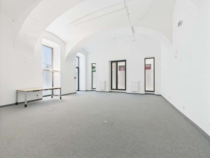 Büro Linz: CAM04191G0-PR0048-STILL003 CAM04191G0-PR0048-STILL003