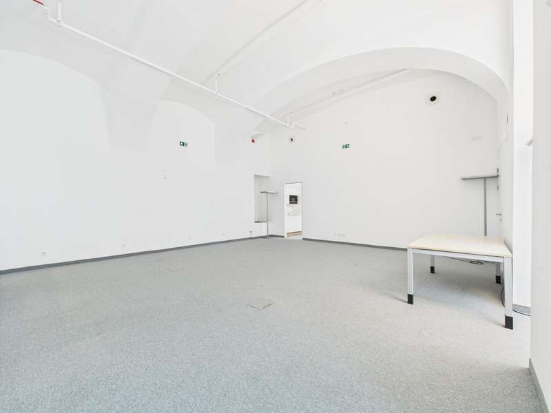 Büro Linz: CAM04191G0-PR0048-STILL001 CAM04191G0-PR0048-STILL001