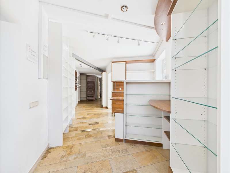 Büro Linz: CAM04191G0-PR0042-STILL001 CAM04191G0-PR0042-STILL001