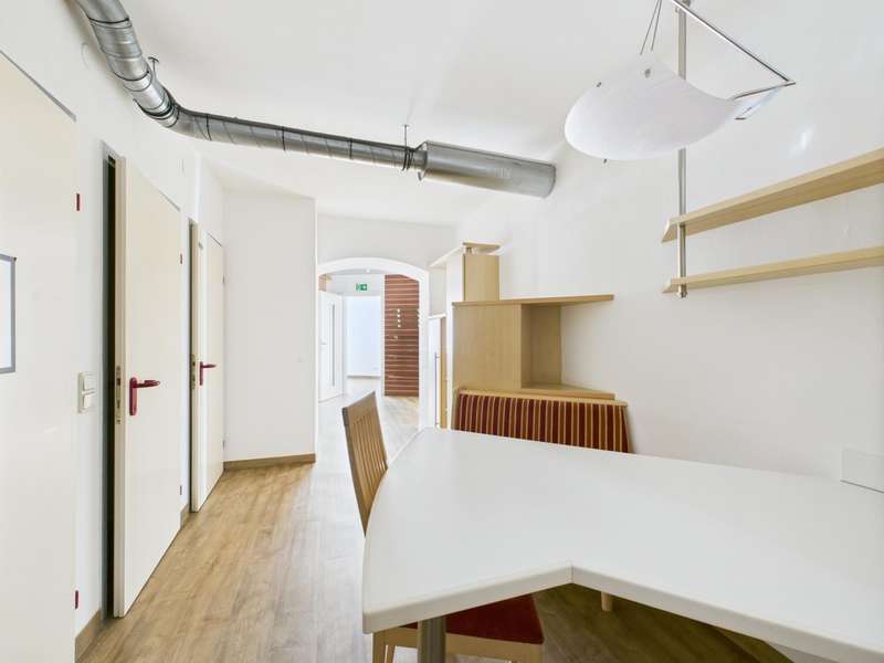 Büro Linz: CAM04191G0-PR0042-STILL010 CAM04191G0-PR0042-STILL010