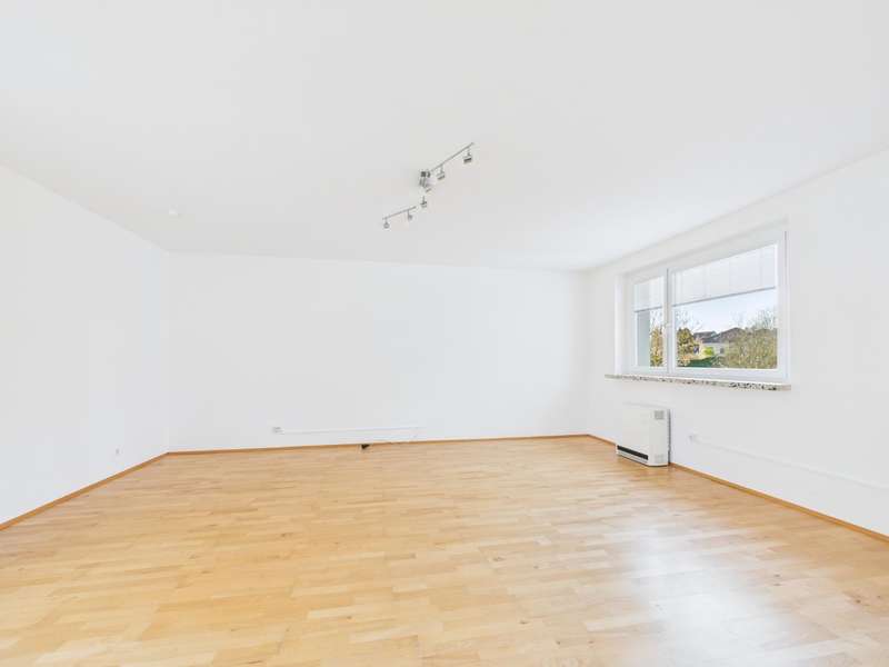 CAM04191G0-PR0070-STILL004