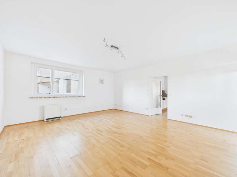 CAM04191G0-PR0070-STILL006