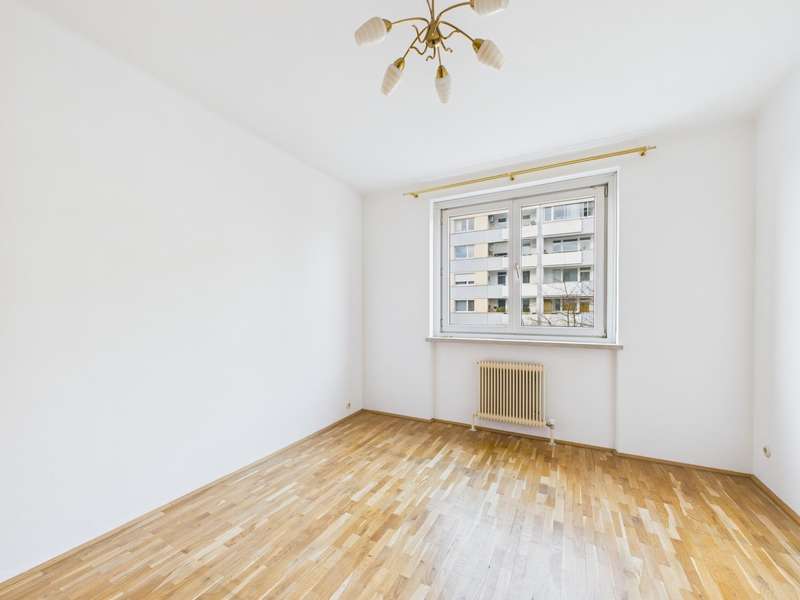 CAM04191G0-PR0074-STILL006