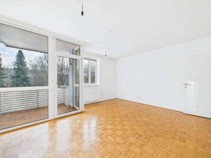 CAM04191G0-PR0077-STILL015