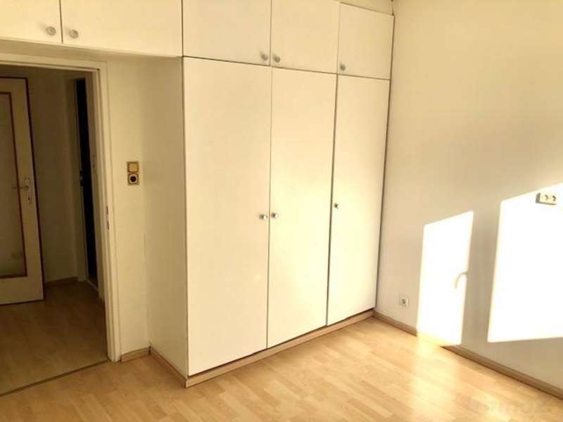 geräumiger Einbaukasten