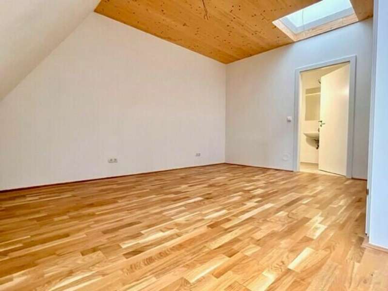 Maisonette Graz: Blick zum Badezimmer Blick zum Badezimmer