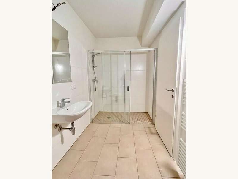 Maisonette Graz: und große Dusche und große Dusche