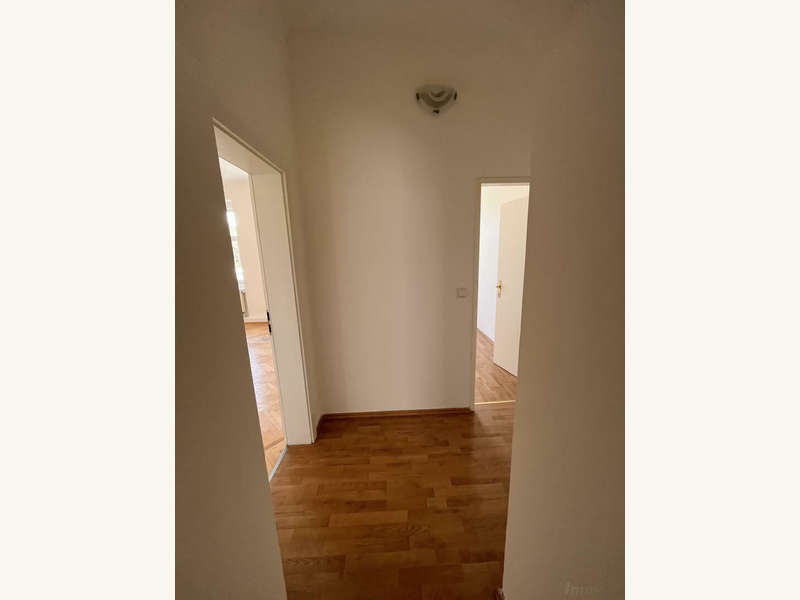 Mietwohnung Graz: Zimmer strassenseitig Zimmer strassenseitig