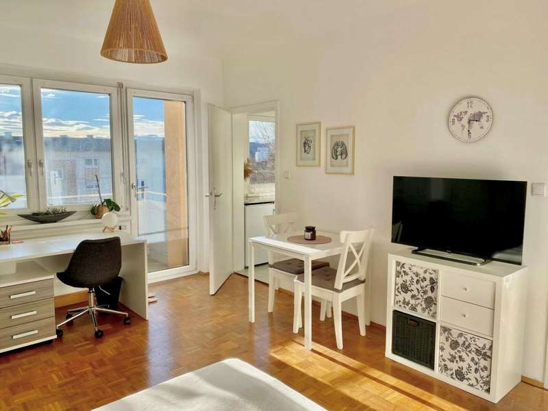 Aktuelle Möblierung der Mieterin - Ablöse möglich