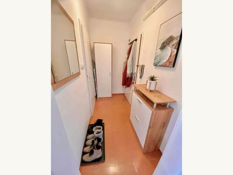 Aktuelle Möblierung der Mieterin - Ablöse möglich