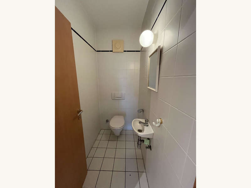 Mietwohnung Graz: Extra Wc mit Waschbecken Extra Wc mit Waschbecken