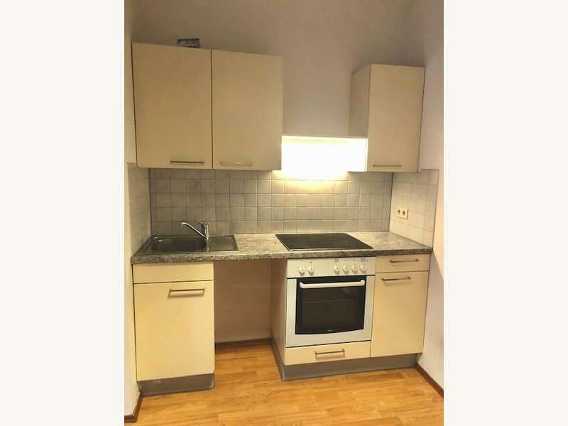 kleine Küchenzeile, Kühlschrank extra (gegenüber)
