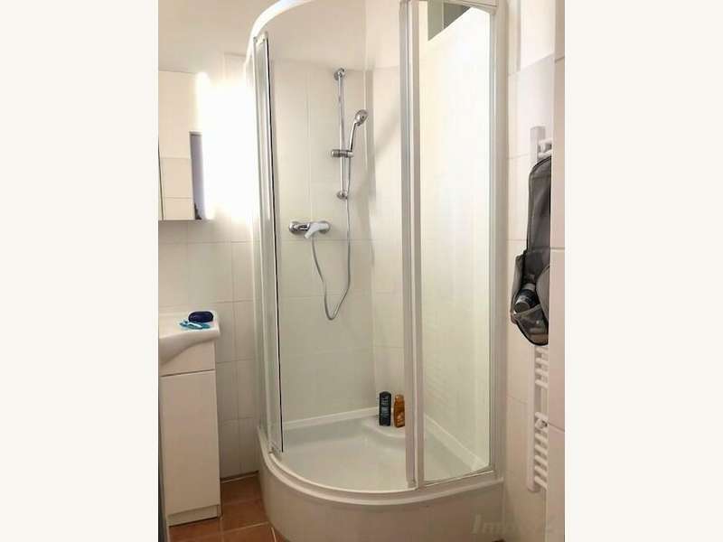 Dusche und Waschmaschinen-Anschluss