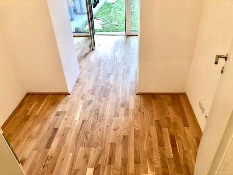 Top 1 kleiner Wohnbereich mit Ausgang zum Garten
