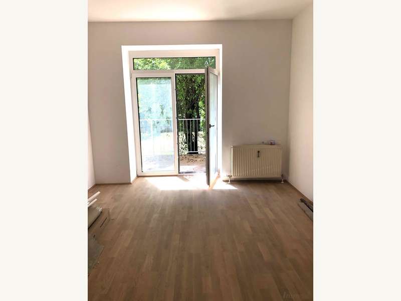 Wohnzimmer mit Ausgang auf die Terrasse