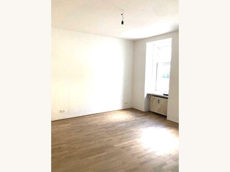 Schlafzimmer, strassenseitig