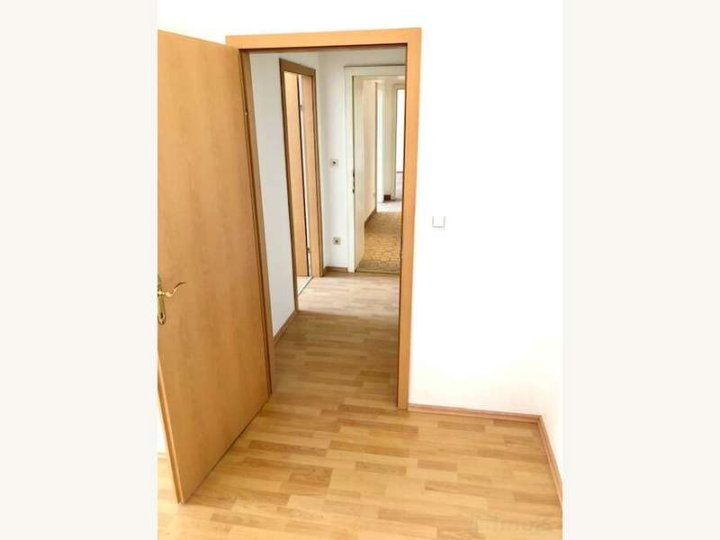 Mietwohnung Graz: Blick vom Zimmer bis zum Wohnzimmer Blick vom Zimmer bis zum Wohnzimmer
