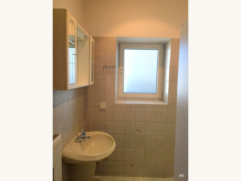 Mietwohnung Graz: Bad mit Fenster,... Bad mit Fenster,...