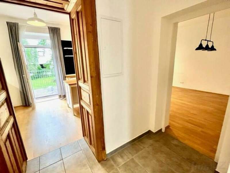Mietwohnung Graz: Blick in Küche und Wohn-/Esszimmer Blick in Küche und Wohn-/Esszimmer