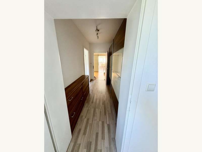 Mietwohnung Graz: Vorraum- Schrankraum zwischen den 2 hofseitigen Zimmern Vorraum- Schrankraum zwischen den 2 hofseitigen Zimmern