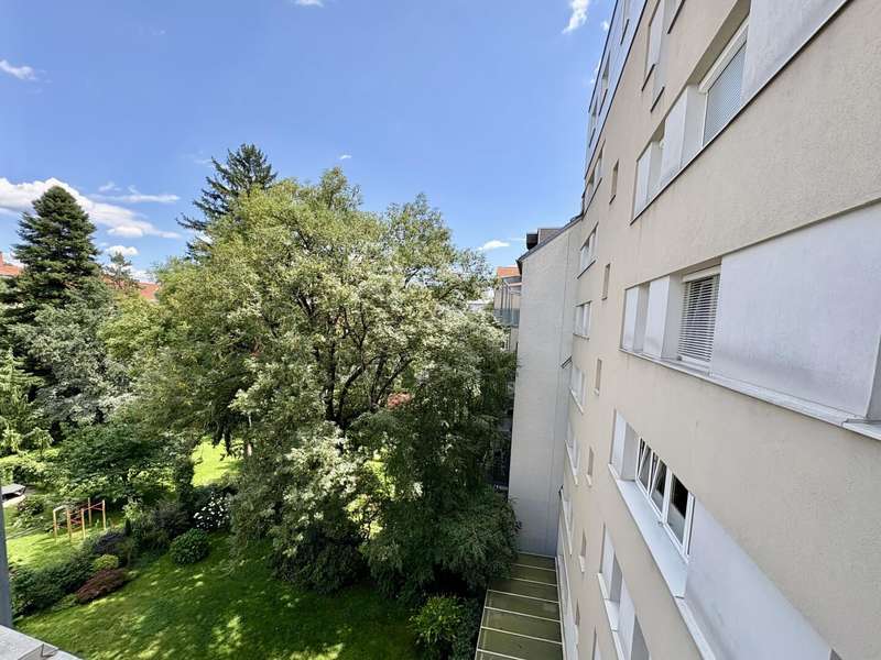 Mietwohnung Graz: Blick in den Innenhof Blick in den Innenhof