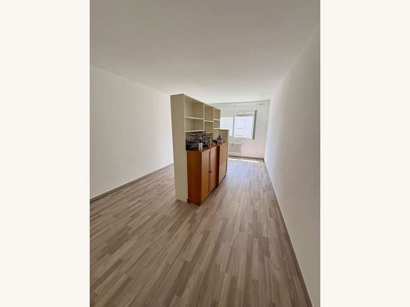 Mietwohnung Graz: Zimmer strassenseitig Zimmer strassenseitig