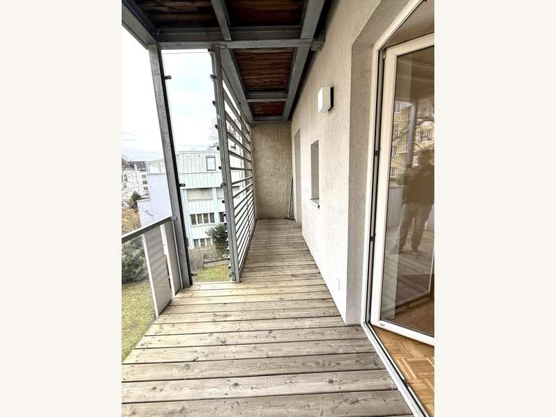 Balkon - bis zum Badezimmer