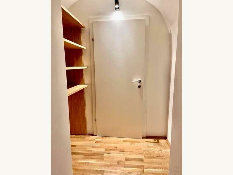 kleiner Vorraum vor dem Badezimmer