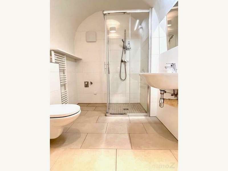 Bad mit Dusche und WC...