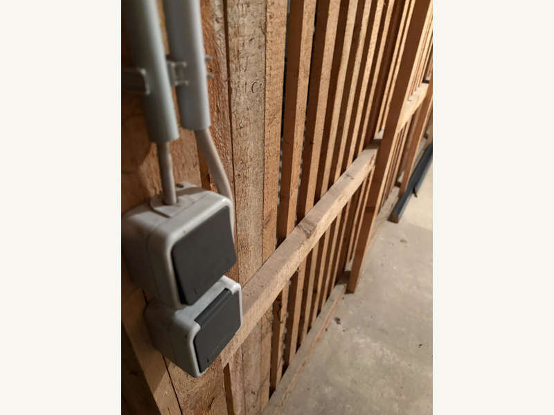 Strom und Licht im Keller