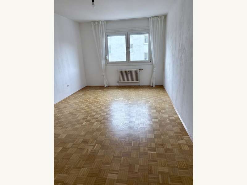 Mietwohnung Graz: Zimmer strassenseitig Zimmer strassenseitig