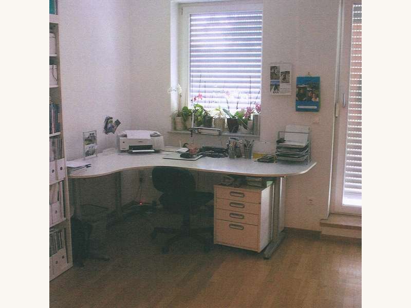 Mietwohnung Graz: Zimmer mit Ausgang auf den Balkon/Terrasse Zimmer mit Ausgang auf den Balkon/Terrasse