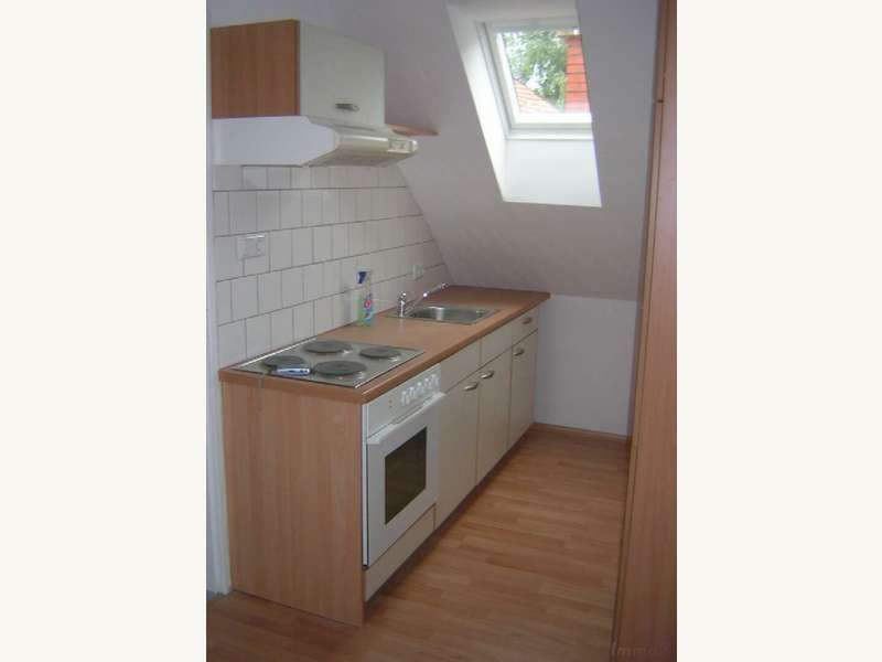 Dachgeschosswohnung Graz: extra Küche mit Fenster extra Küche mit Fenster