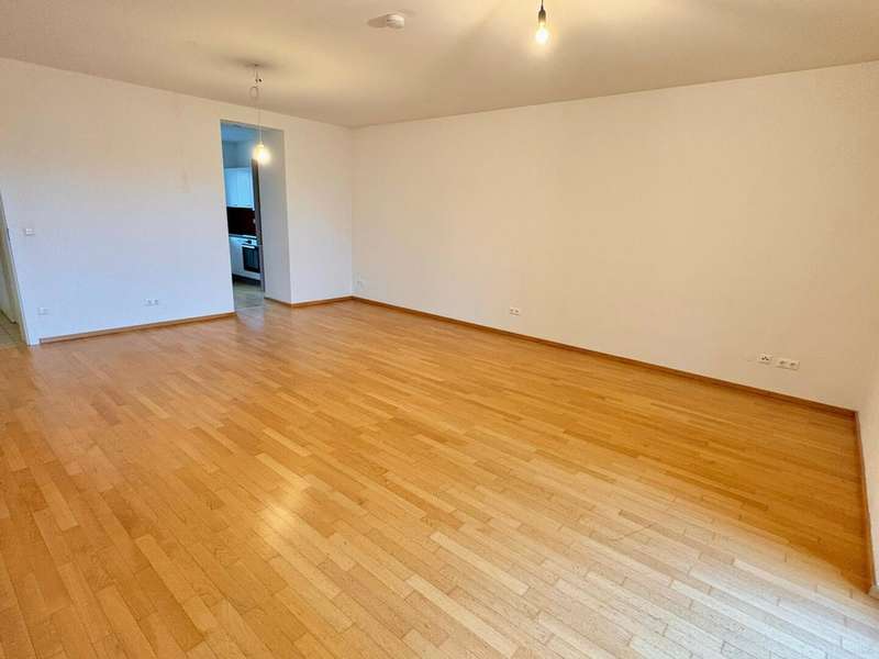 Mietwohnung Graz: Blick von Terrasse ins Wohnzimmer Blick von Terrasse ins Wohnzimmer