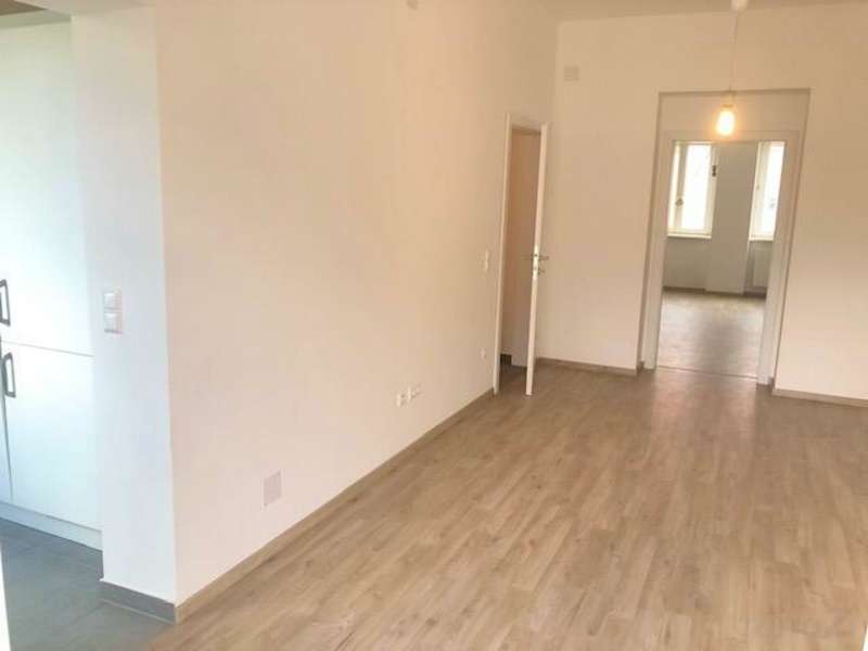 Wohn/Essbereich mit Blick zum Schlafzimmer