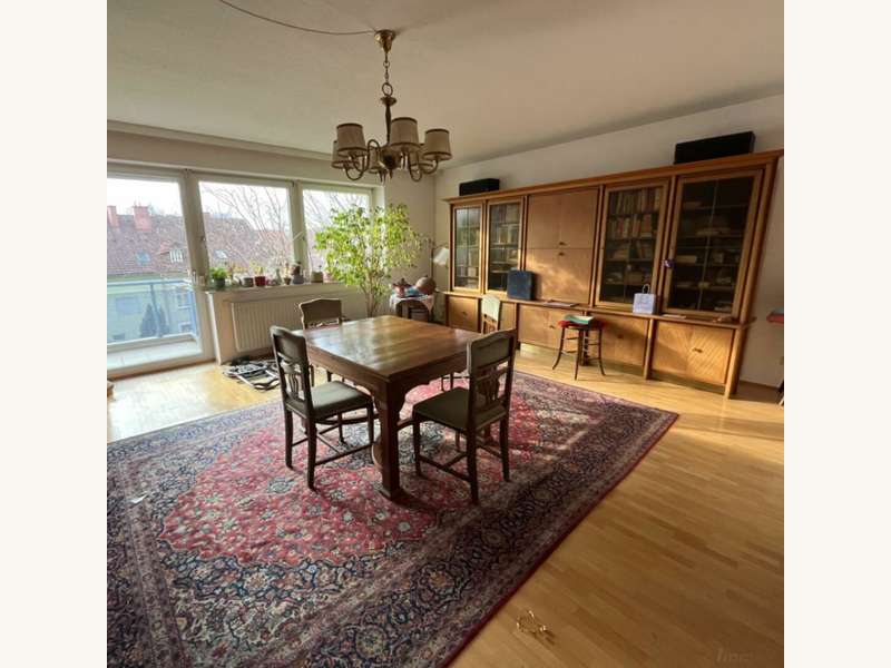 Mietwohnung Graz: Möblierungsvariante -Wohnzimmer mit Ausgang auf den Balkon Möblierungsvariante -Wohnzimmer mit Ausgang auf den Balkon