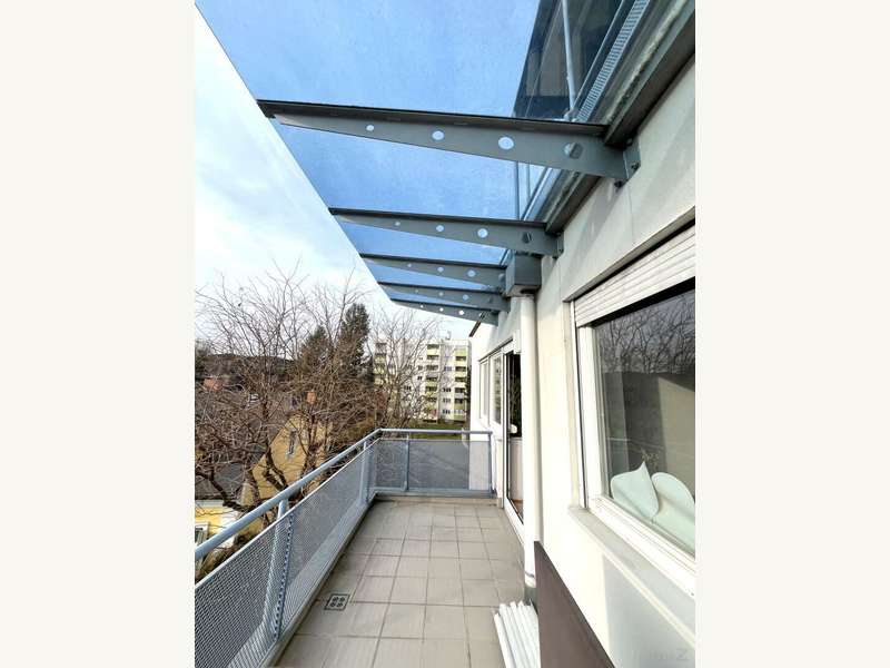 Mietwohnung Graz: Überdachter Balkon Überdachter Balkon