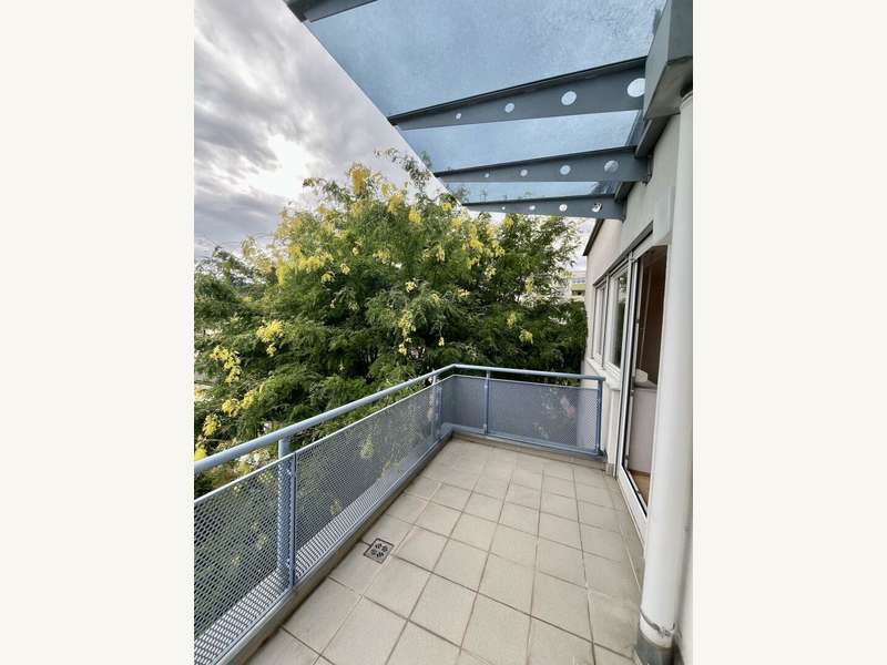 Mietwohnung Graz: Überdachter Balkon Überdachter Balkon