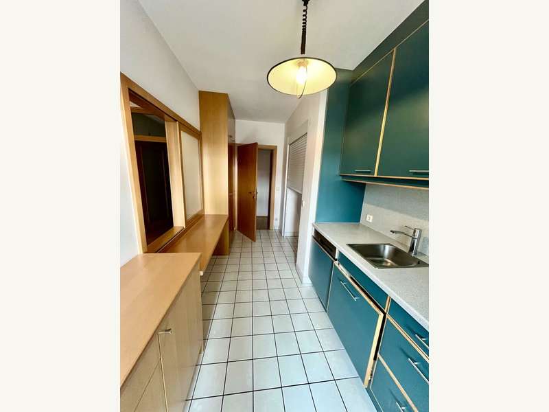 Mietwohnung Graz: Küche mit Durchreiche zum Wohnzimmer Küche mit Durchreiche zum Wohnzimmer