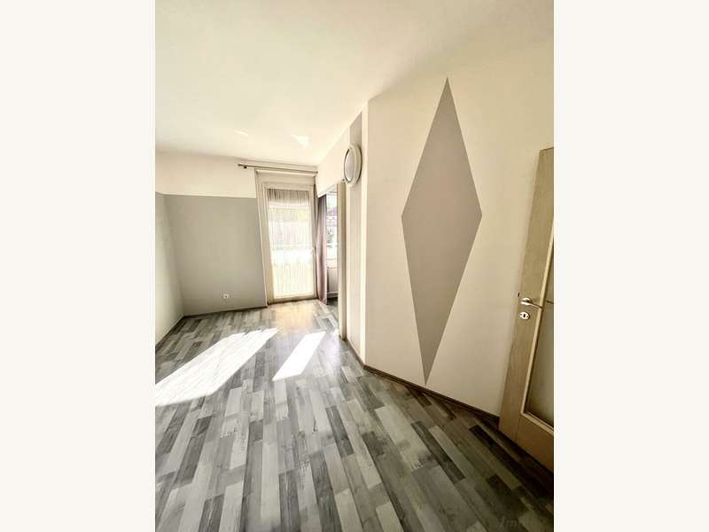 Mietwohnung Graz: Wohnzimmer mit Ausgang auf die Loggia Wohnzimmer mit Ausgang auf die Loggia