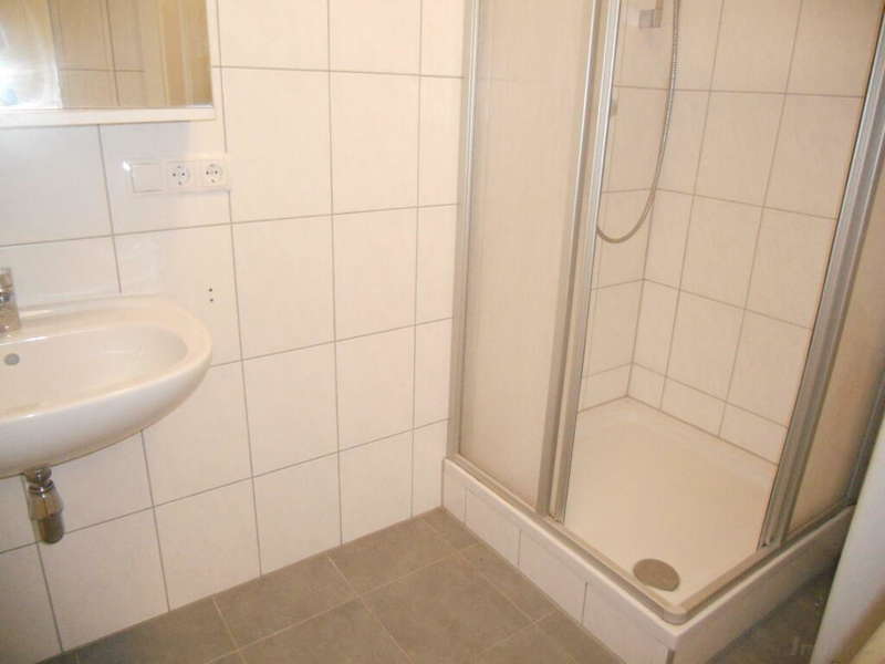 Badezimmer mit Dusche