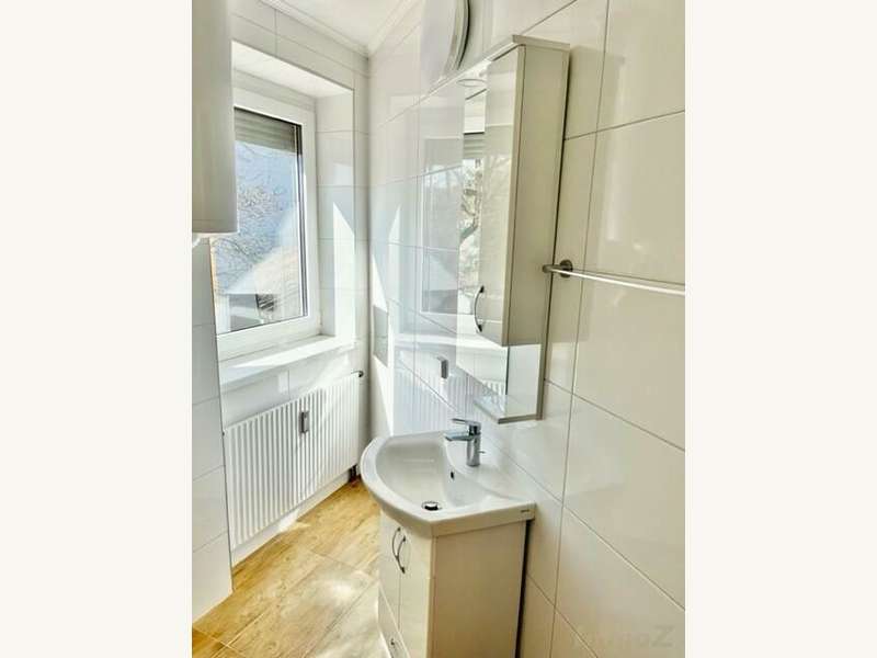 Fenster und Waschmaschinen-Anschluss