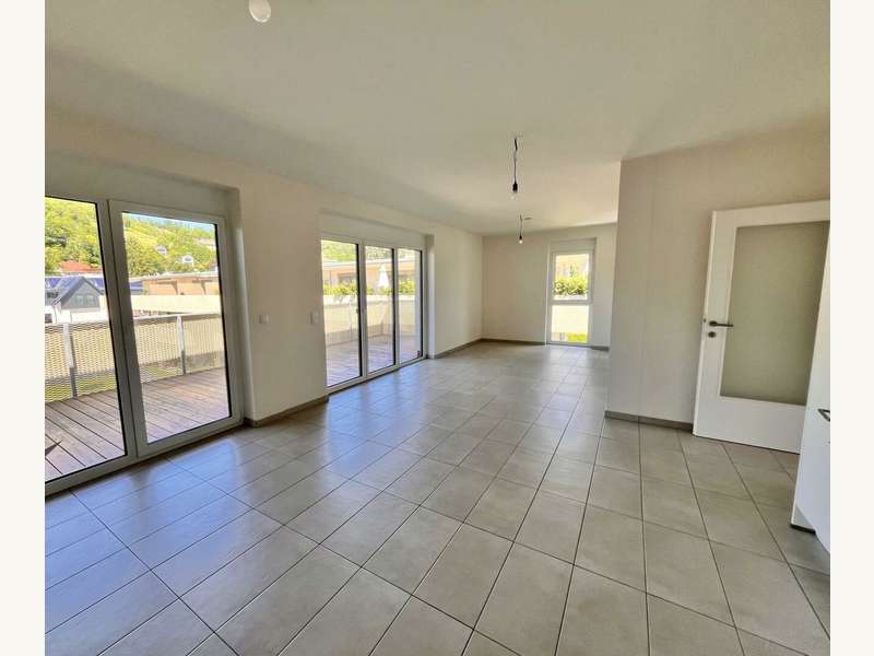 Wohnzimmer mit Ausgang auf die Terrasse