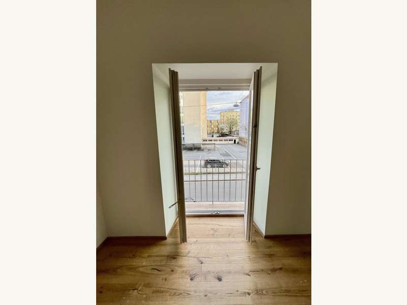 Eigentumswohnung Graz: Wohn-Schlafzimmer mit franz. Balkon Wohn-Schlafzimmer mit franz. Balkon