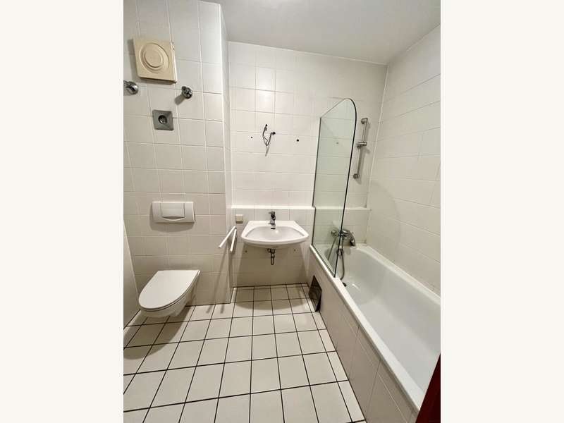 Bad mit Wanne und WC