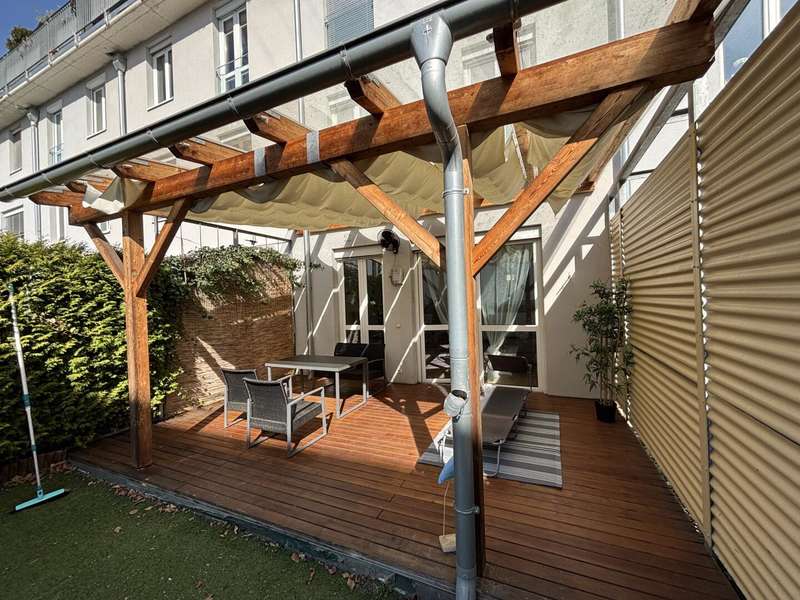 Maisonette Graz: überdachte Terrasse überdachte Terrasse